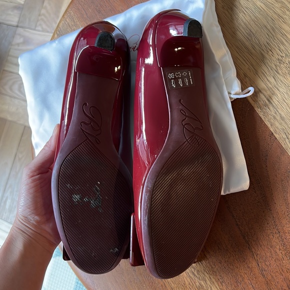 Auth Roger Vivier Classic pump 36.5